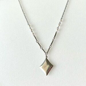 Four Point Star Diamond Shape Pendant Necklace with Faux Pearls 22”